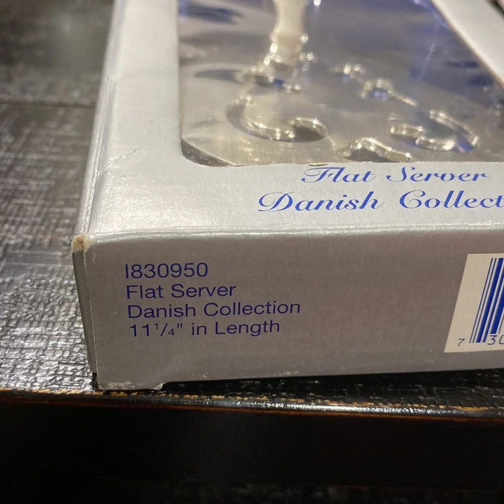 Wallace Silversmiths Danish Collection Silver Plated Flat Server!